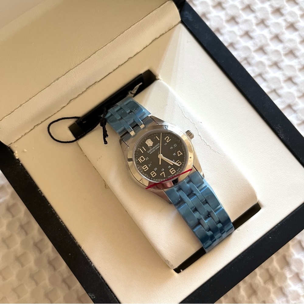 NEW VICTORINOX Swiss Watch - Stainless Steel Bracelet - Picture 2 of 6